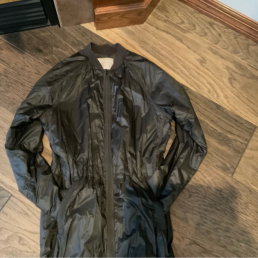 Athleta Summit Insulated Parka
Color: Mountain Olive
Size: Small - Picture 10 of 13